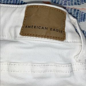 White size 0 American Eagle jeans